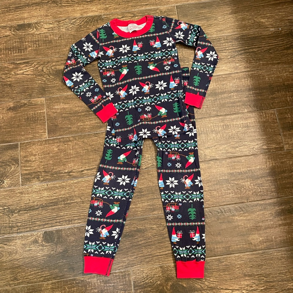 ❤️Hanna Andersson Gnome Sweet Gnome Pajamas Size 130 cm US 6-7❤️